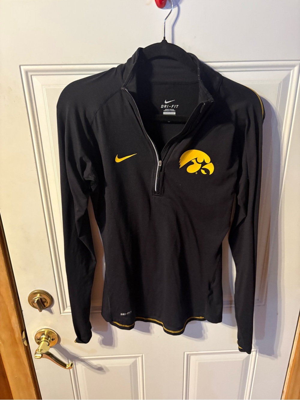 Nike Iowa Hawkeyes Dri-FIT 1/4 Zip Pullover – Small